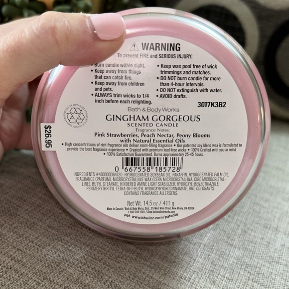 Bath and Body 3 wick candle - Picture 5 of 6